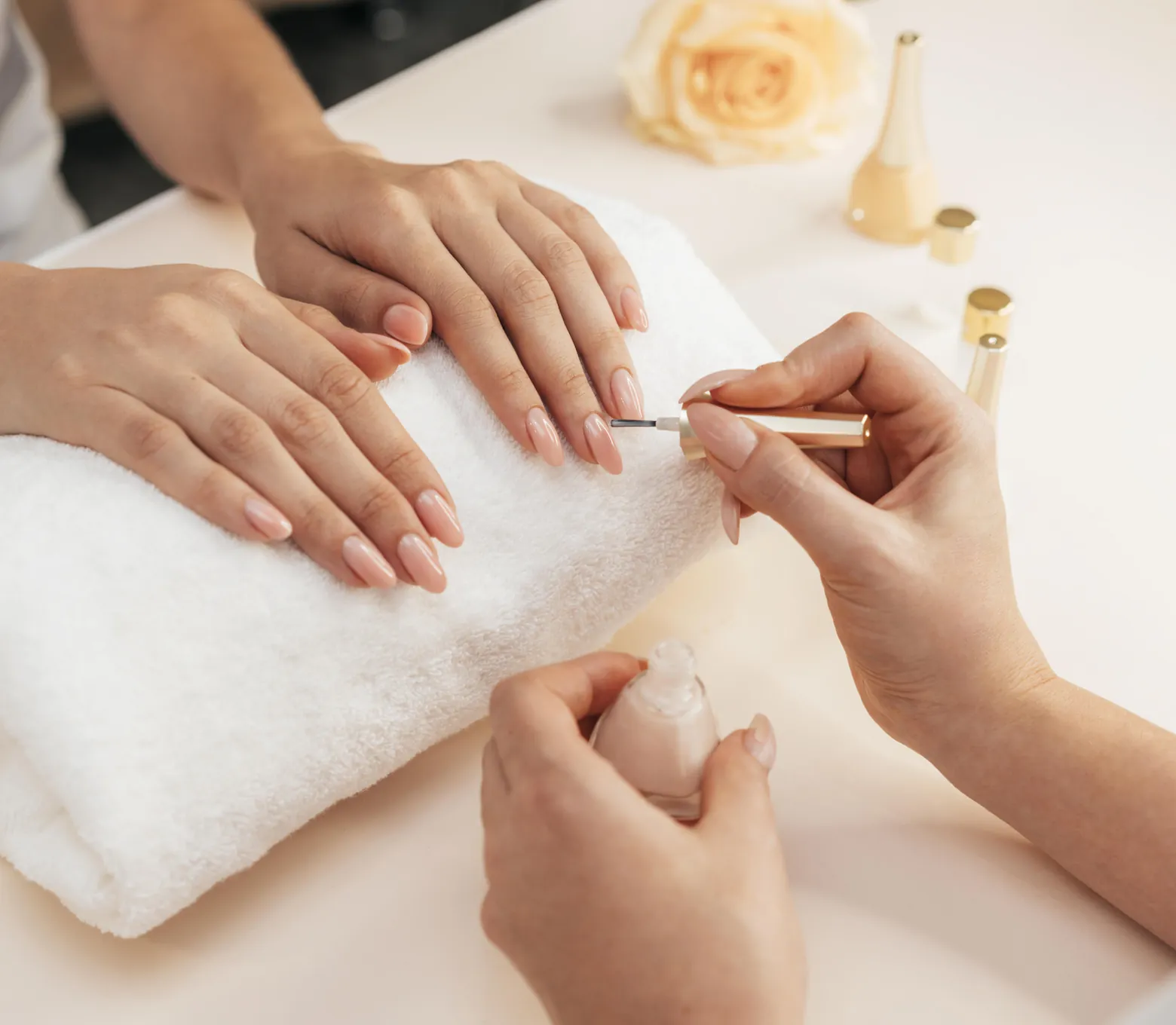 Manicure w salonie paznokci – system rezerwacji booqme